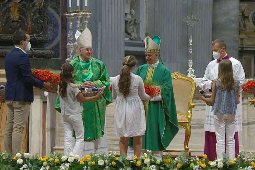 Elderly are to be valued, not discarded, Pope Francis says