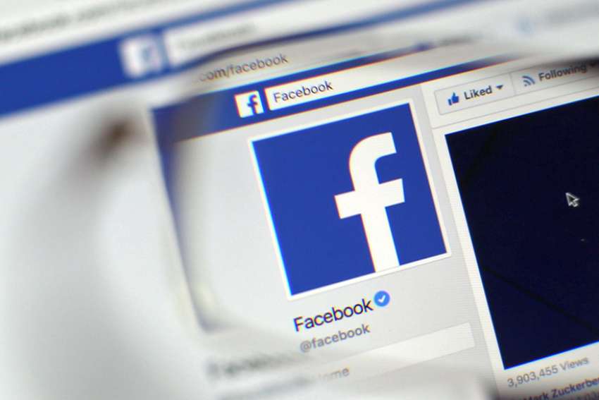 Vatican invites youth to participate in pre-synod meeting via Facebook