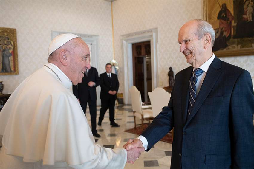 Pope Francis meets top Mormon leaders