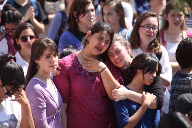 Pope phones rabbi, offers condolences over murder Israeli teens' murder