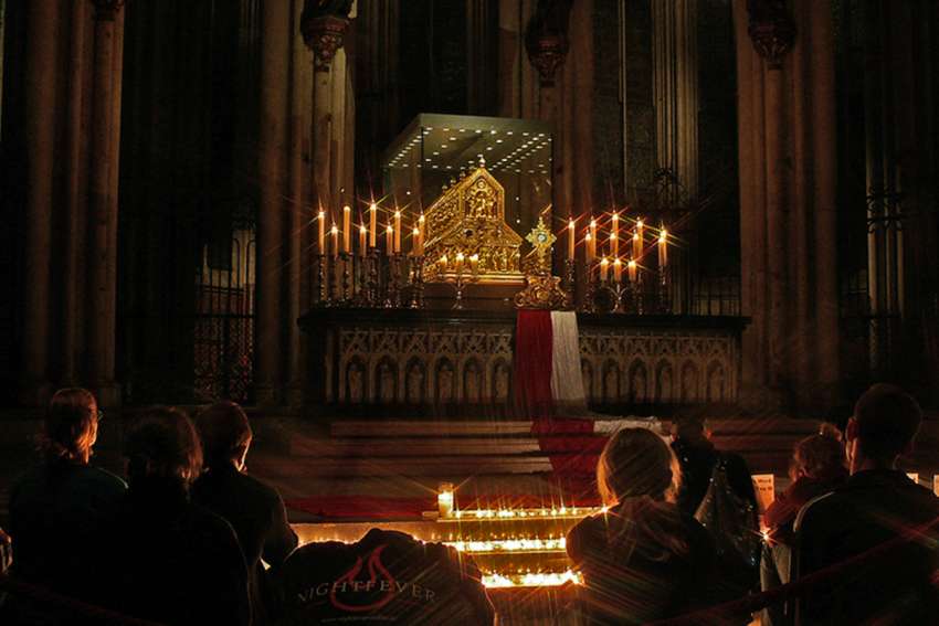Nightfever invites guests into Christ’s presence