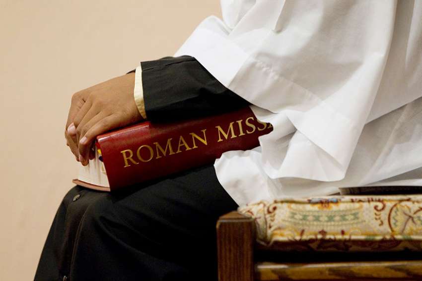 Pope amends church law on Mass translations, highlights bishops' role