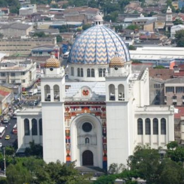 In San Salvador, vets continue long tradition of occupying cathedral