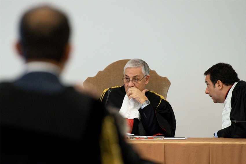 At Vatican trial, lawyers accuse prosecution of withholding evidence