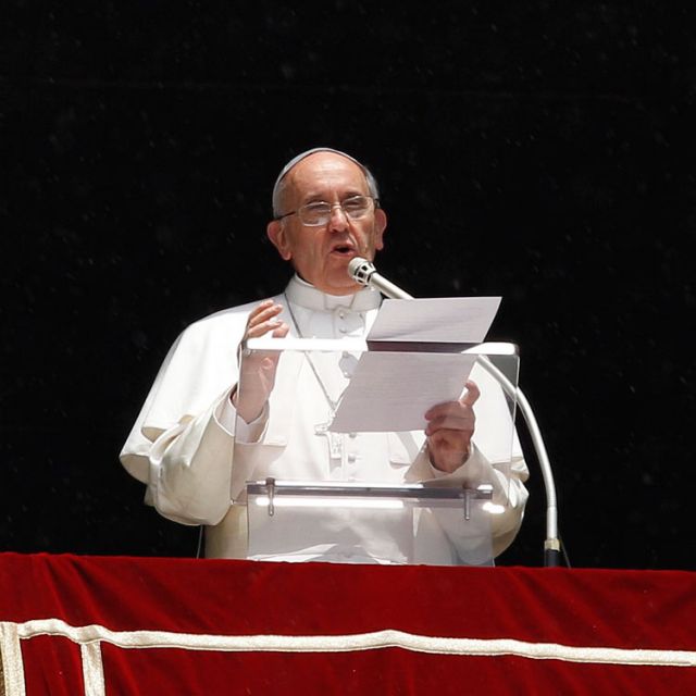 Wealth obscures power of God's word, free gift of salvation, Pope says 