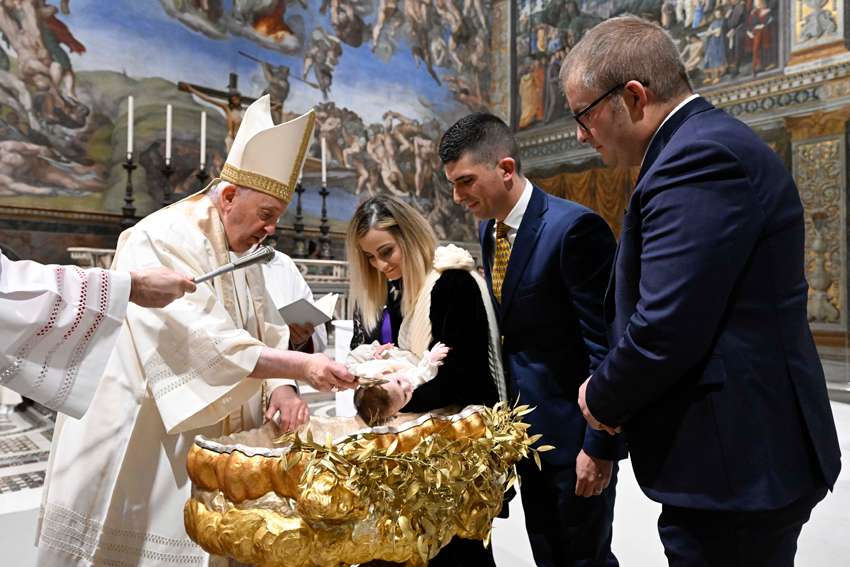 Pope Francis baptizes babies, urges parents to teach them to pray