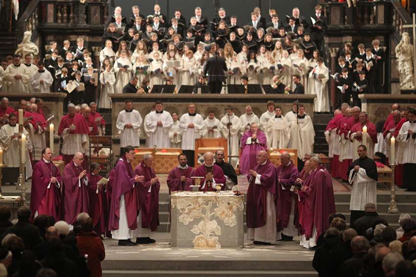 Pope calls German bishops to Rome to discuss Communion sharing