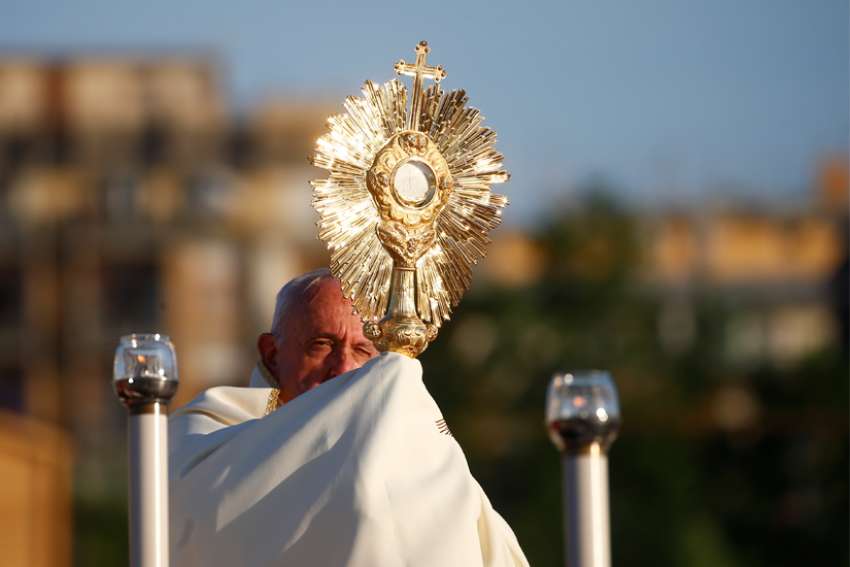 Pew survey shows majority of Catholics don't believe in 'Real Presence'