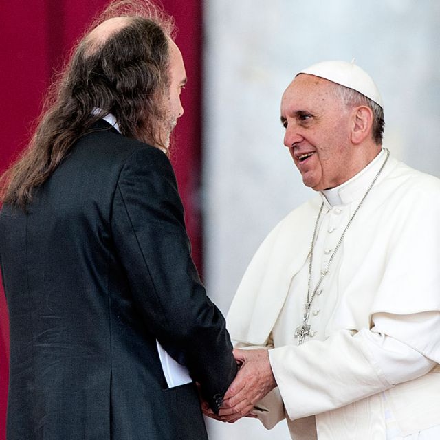 At Pentecost vigil, Pope shares personal stories of his faith 
