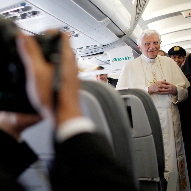  On plane to Madrid, pope says WYD refreshes, strengthens the young 