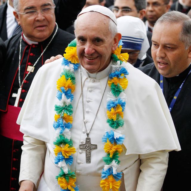 In Rio slum, Pope denounces corruption, 'culture of selfishness' 