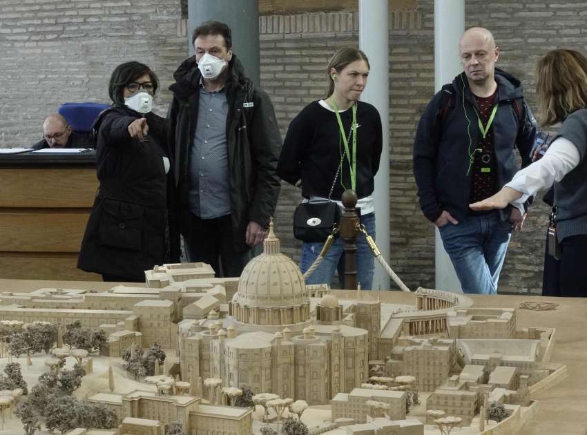 Vatican closes museums as it battles spread of coronavirus