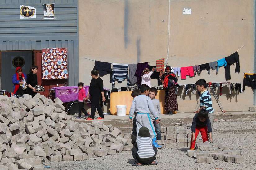 Pope condemns world's silence on Iraqi refugees