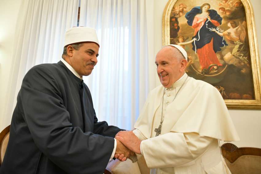 On 9/11, Pope Francis greets Vatican, Muslim leaders promoting world peace