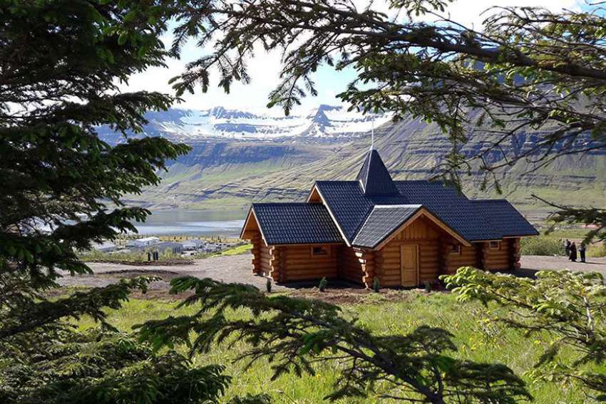 Iceland consecrates new wooden church, a gift from Slovakian Catholics