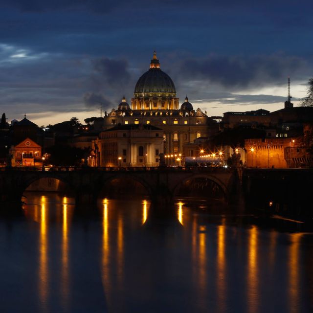 Cardinals end pre-conclave meetings, hear report on Vatican bank 