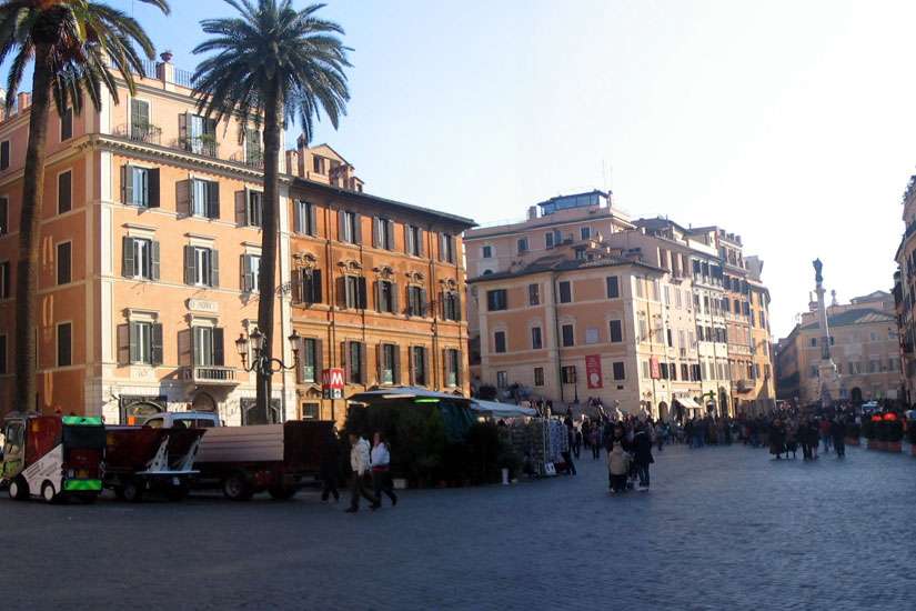 Pope venerates statue of the Immaculate Conception in Rome square