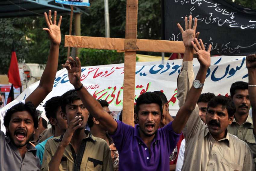 Five men sentenced to death in Pakistan over lynching of Christian couple