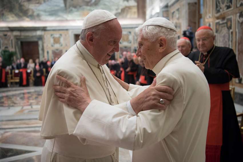 Benedict XVI sends birthday wishes to Pope Francis, among tens of thousands from around the world