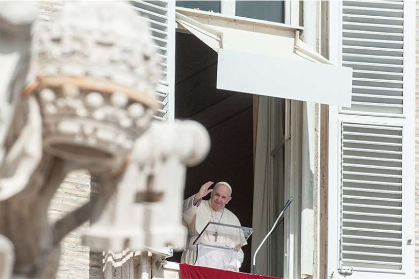 Pope: Authority is act of serving, not exploiting, others