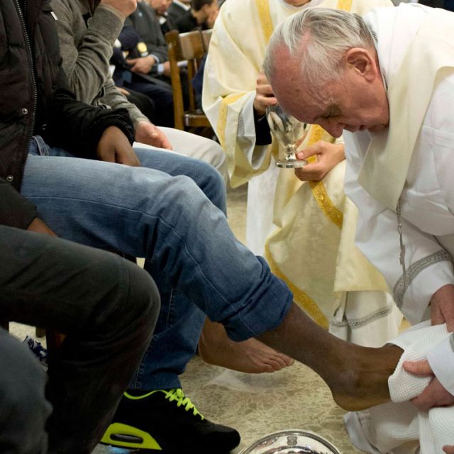 Pope washes feet of 12 young detainees to serve them 'from the heart'