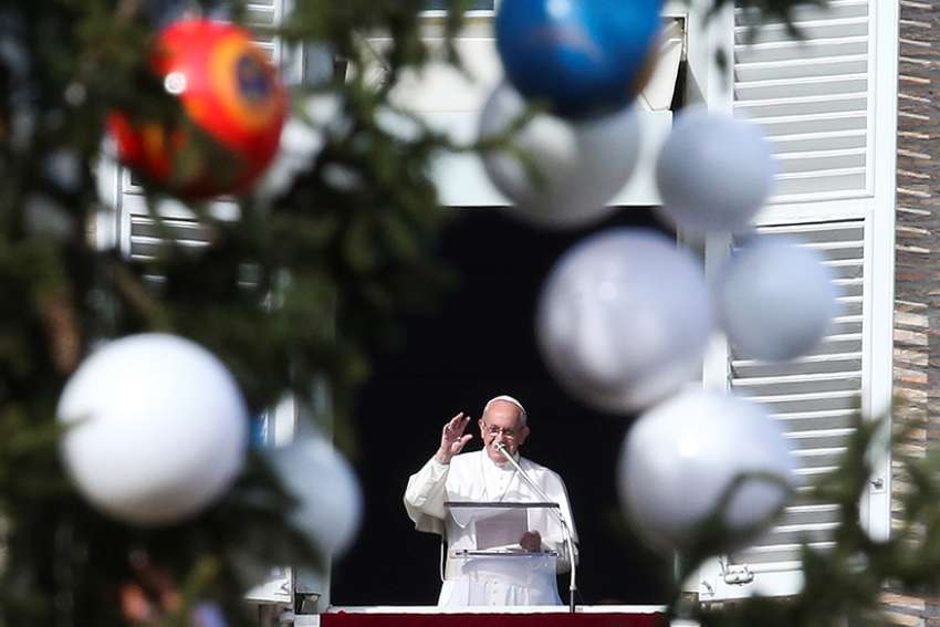 Advent is time to identify sin, help the poor, see beauty, Pope says