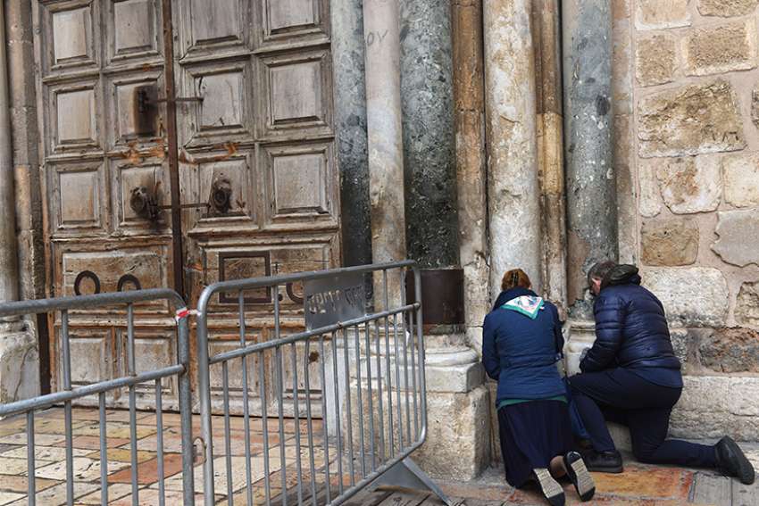 Mideast Christian leaders shut Church of Holy Sepulchre to protest taxes