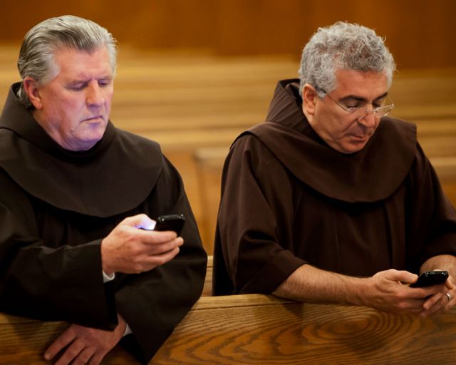 Franciscans offer ‘text-a-prayer-intention’ service