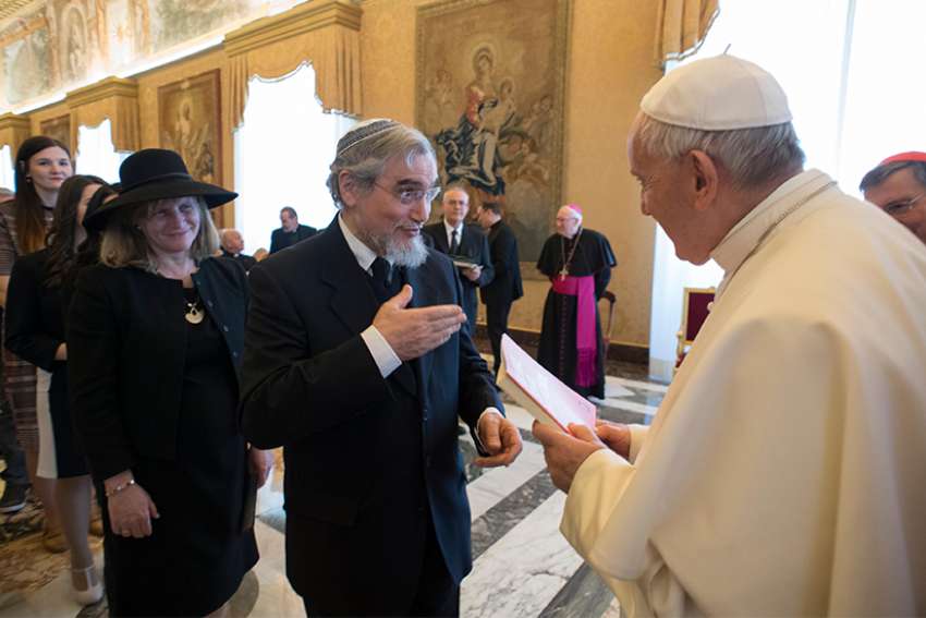 Pope Francis encourages joint community service by rabbis, parish priests