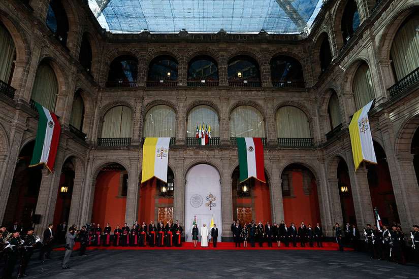 Fight corruption, work for common good, Pope tells Mexican officials