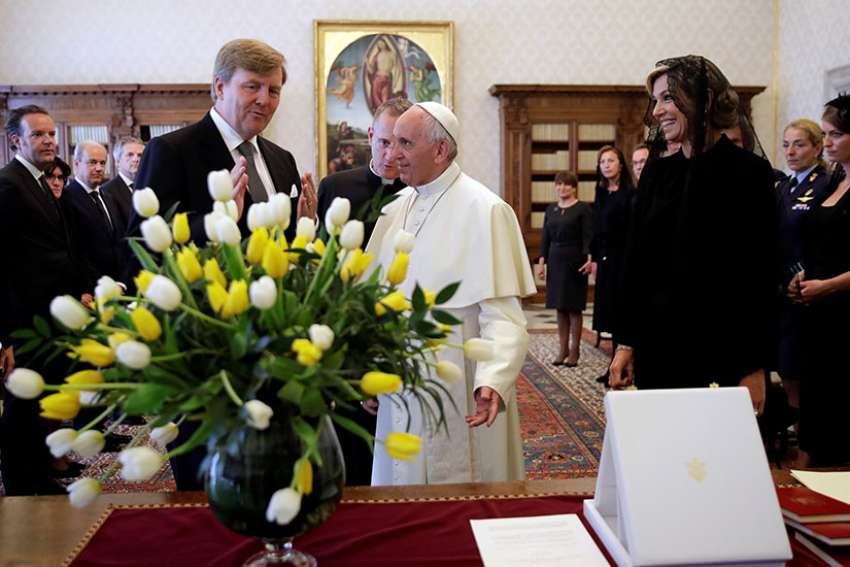Pope meets Netherlands’ King and Queen, returns long-lost stick