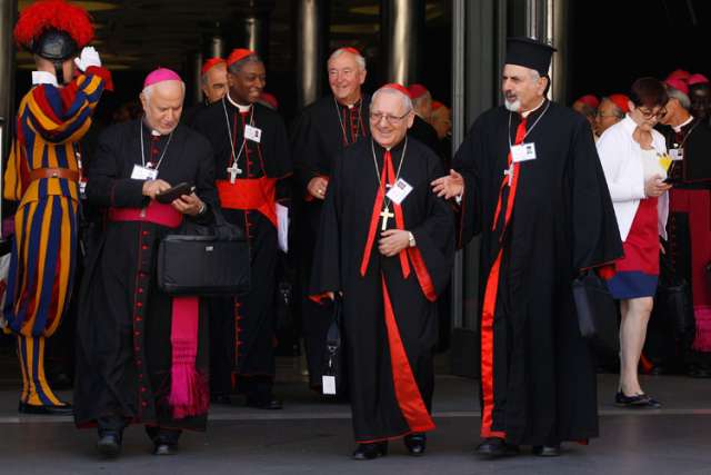 Pope tells bishops at family synod to speak fearlessly, listen humbly