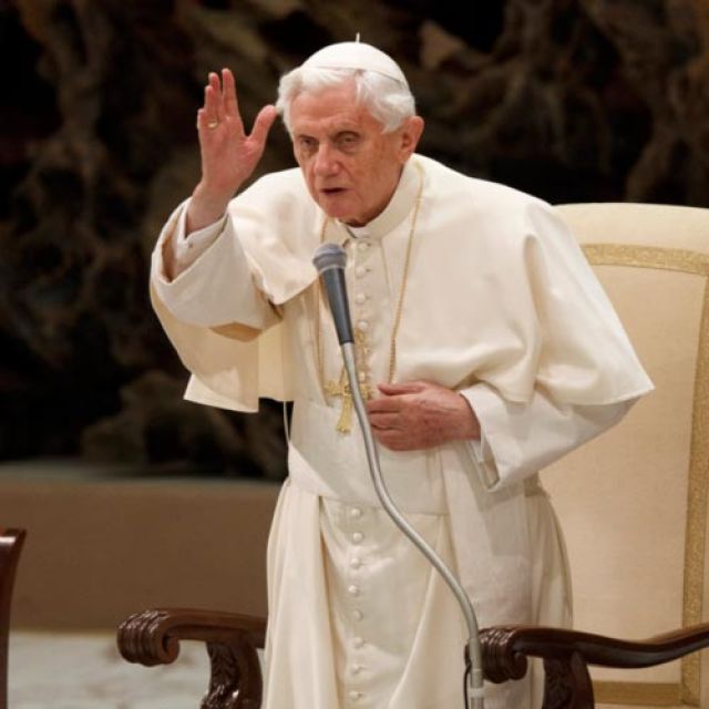 Advent is time to renew faith, bring God's love to others, pope says 