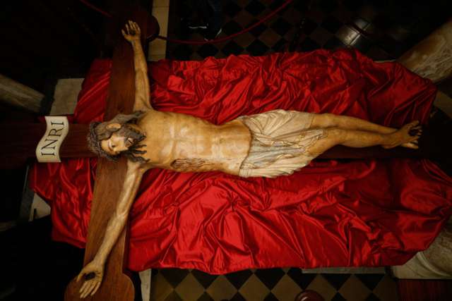 Medieval crucifix in St. Peter's Basilica 'resurrected' from obscurity