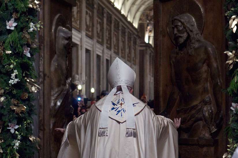 God's mercy knows 'no limits,' frees people from despair, Pope says