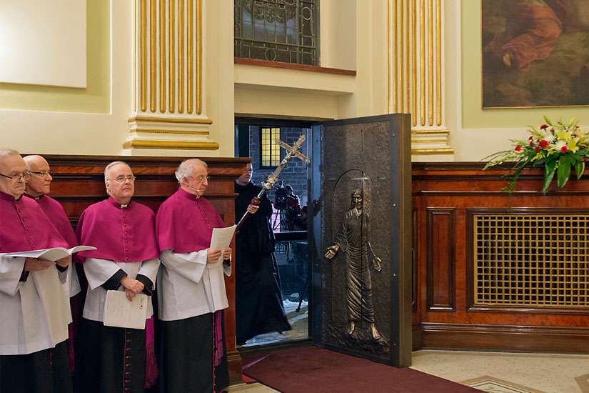 350,000 pass through Quebec Holy Door