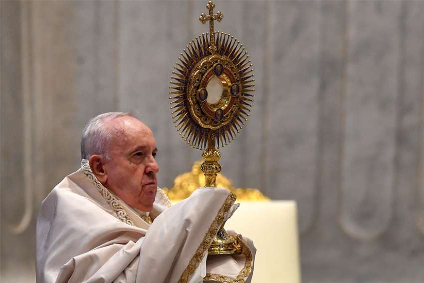 Eucharist heals, gives strength to serve others, Pope Francis says
