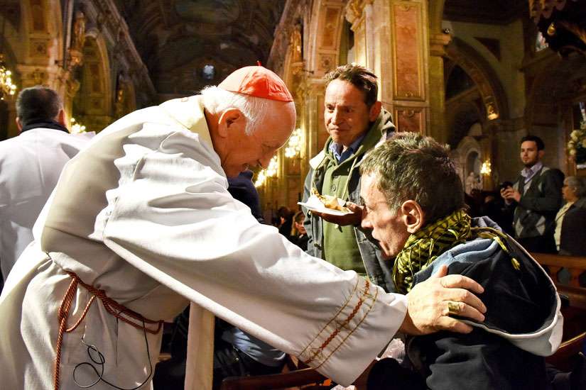 Chilean homeless in tears at cathedral feast for Year of Mercy