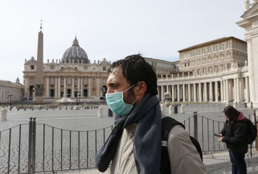 Vatican closes St. Peter's Square, Basilica to tourists through April 3