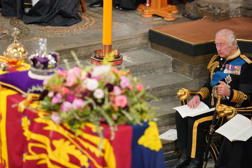 Cardinal prays at queen's funeral, signalling Charles' openness to dialogue