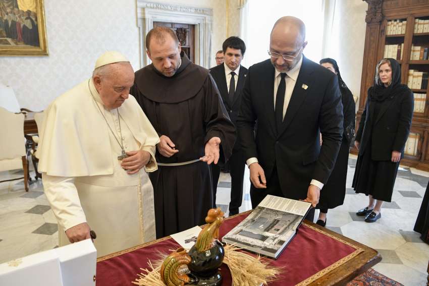 Pope Francis meets Ukrainian prime minister at Vatican