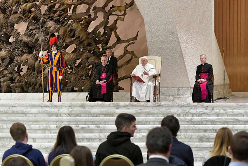 Prayer, dialogue, service are key to making good choices, Pope tells youth