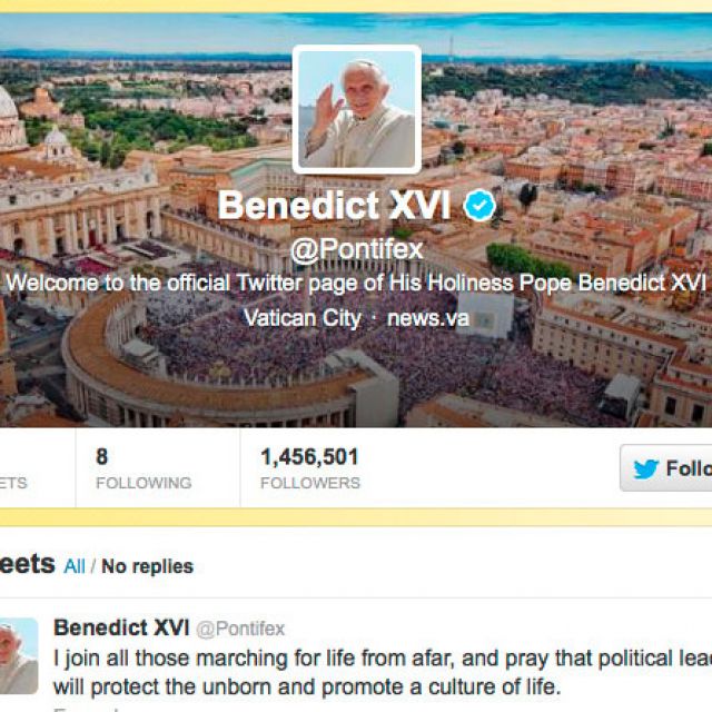 While @Pontifex hibernates during interregnum, @TerzaLoggia set to fly 