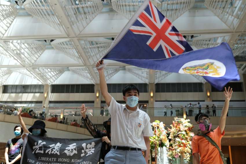 Bishop urges U.K. to act to protect Hong Kong democracy agreement