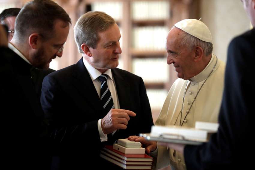 In meeting with prime minister, Pope says he will visit Ireland in 2018