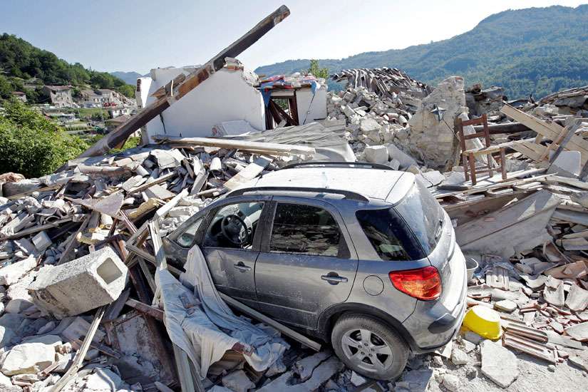 Pope pledges to visit Italian quake victims