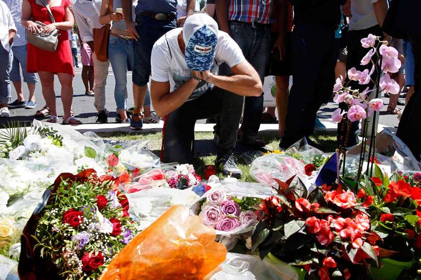 Fight hatred with love, respect for others, Pope tells Nice survivors