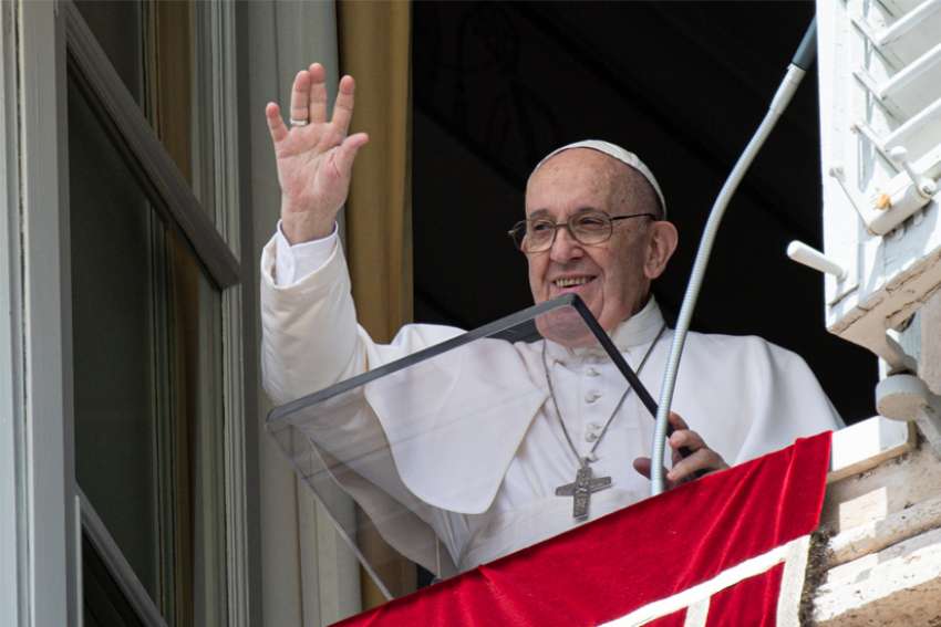 At Angelus, Pope Francis warns against using God, others for selfish aims
