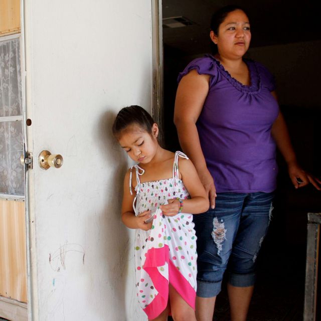 U.S. Supreme Court rejects much of Arizona immigration law, upholds status checks 