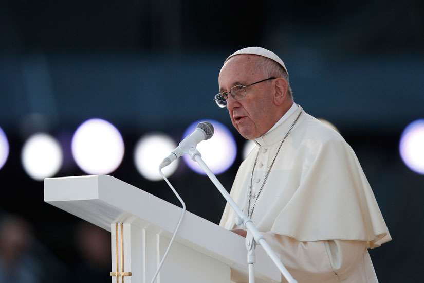 Pope asks Jesuits to educate diocesan clergy in practice of discernment